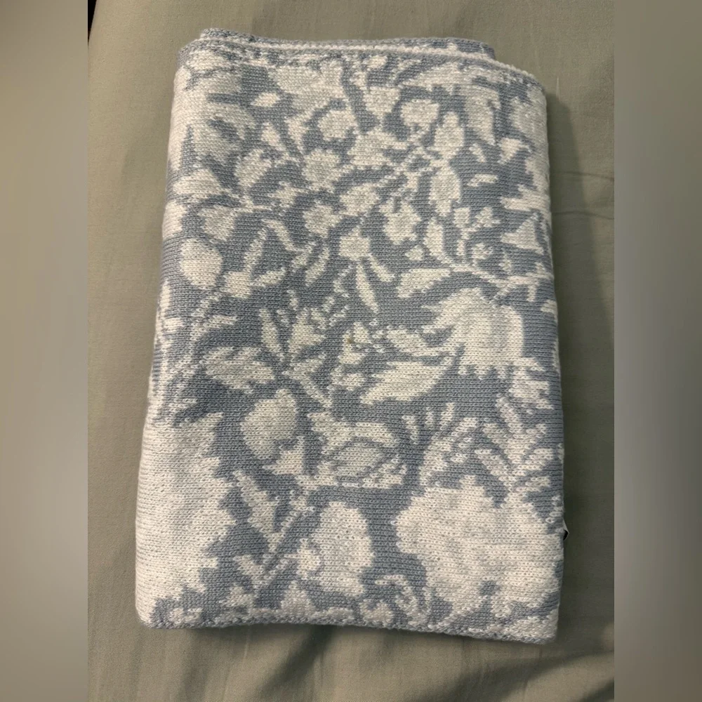Vera Bradley Cozy Scarf in Woodland Lace